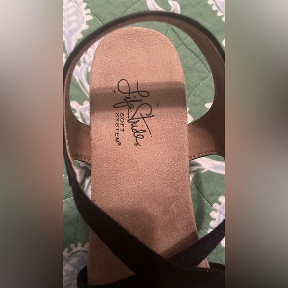 Black sandals, size 9.5 Life Stride Soft System. Wedge heel. - Picture 5 of 6